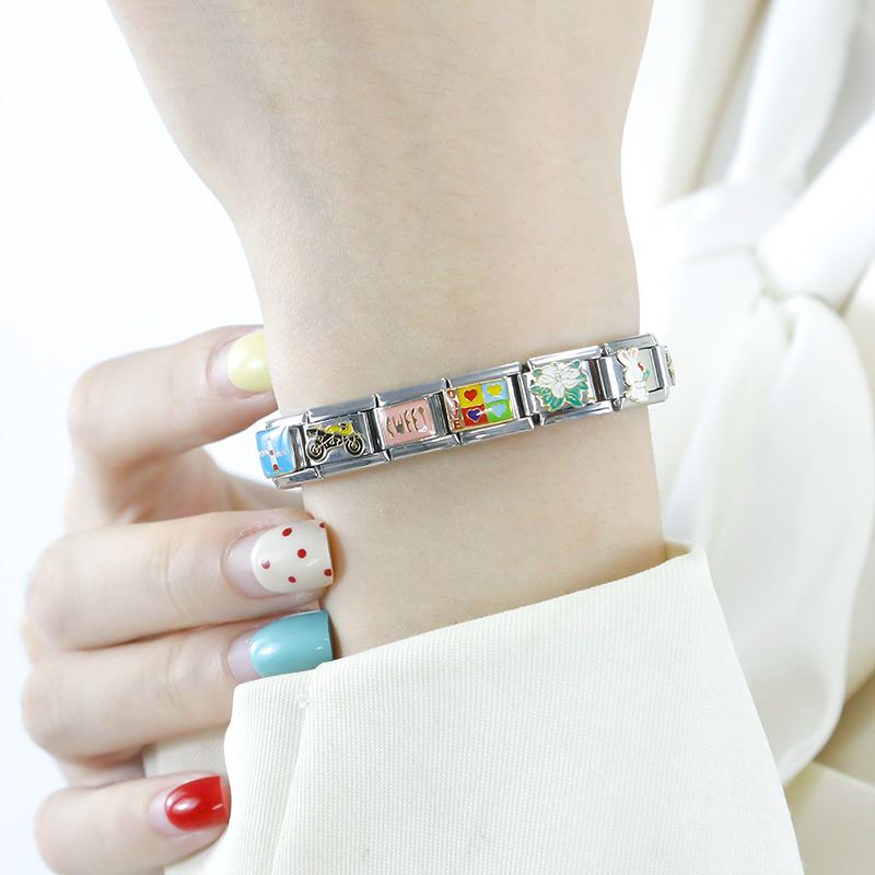 Hapiship Original Daisy Horse  - مراجعة Butterfly Clasp Deployant وسعره